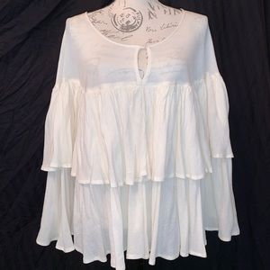 Ivy Jane Unique ruffle top size L NWT
